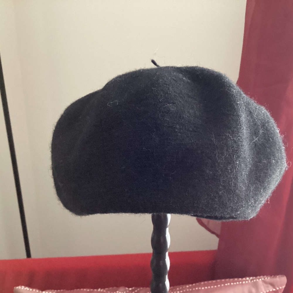 Black wool blend beret